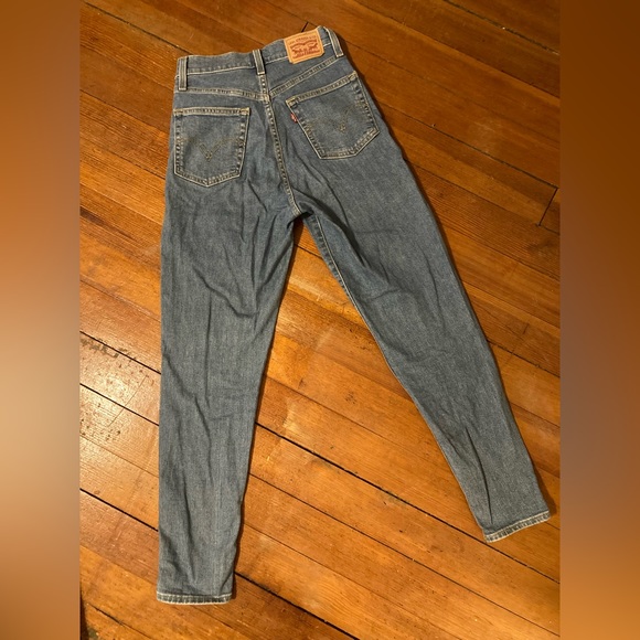 Levi’s High Waist Taper Jeans - Picture 4 of 5